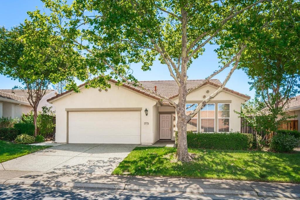 3915 Coldwater Dr, Rocklin, CA 95765